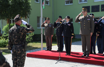 Soldiers from HDF Joint Forces Command welcome Maj. Gen. Deborah A. Ashenhurst (center), Ohio adjutant general and her delegation to the JFC in Székesfehérvár, Hungary.