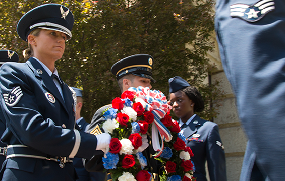 Members of the Ohio National Guard carry a memorial wreath 