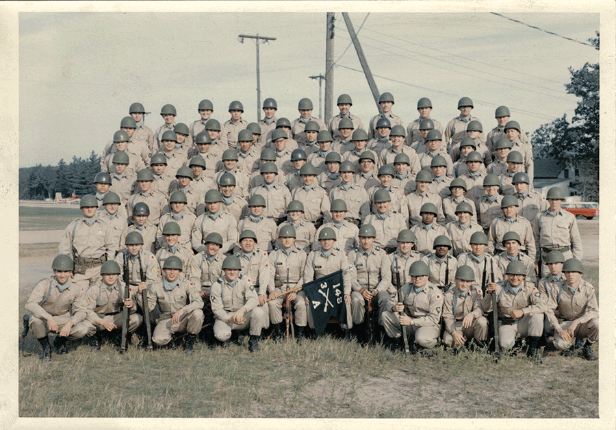 Soldiers in group photo.