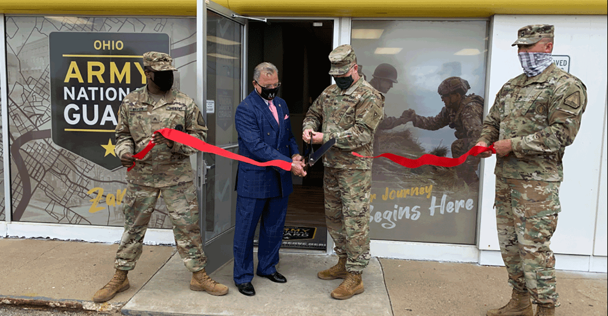 Col. Daniel Shank and Zanesville Mayor Don Mason cut the ribbon to open the new Ohio Army National Guard storefront.
