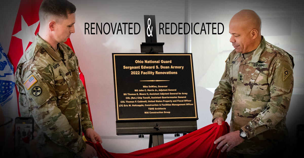Maj. Gen. John C. Harris Jr. and Capt. David W. Klepcyk unveil a plaque.
