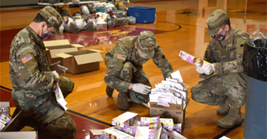 Soldiers package lunches on school basketball court
