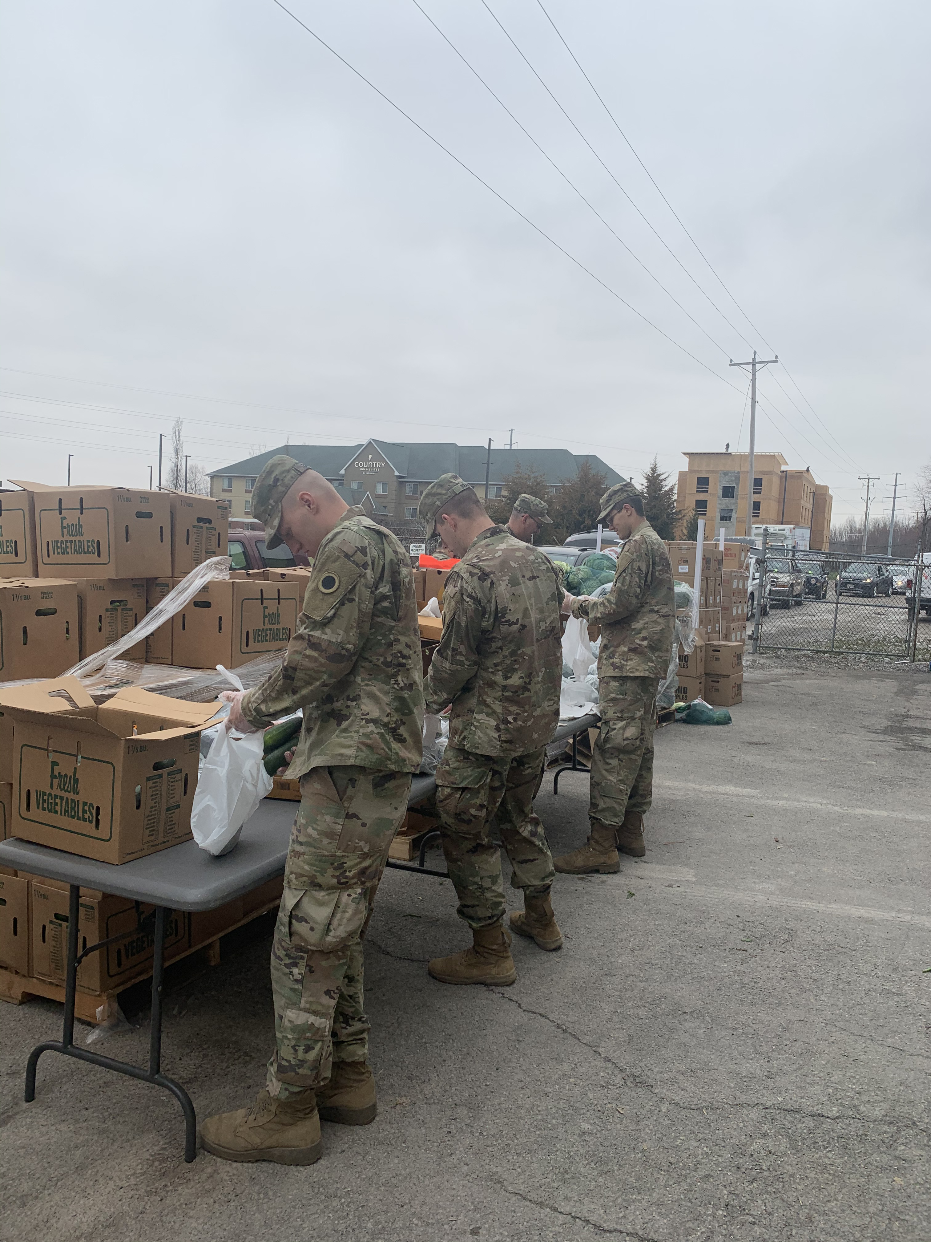 Soldiers package fresh produce.